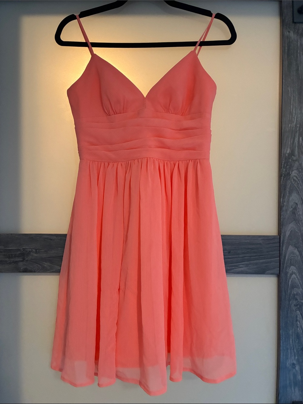 David’s Bridal Women’s Dress Size 4 Short Chiffon V-Neck Coral HOCO